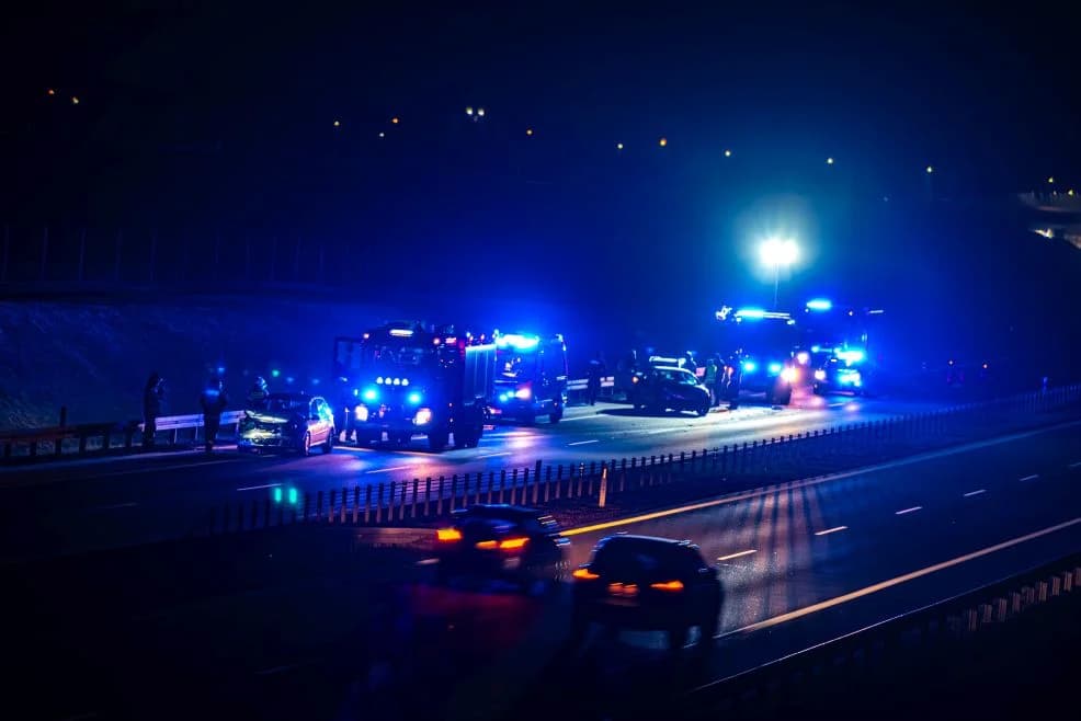 Zderzenie dwóch aut na obwodnicy Jarocina. Jedna osoba trafiła do szpitala