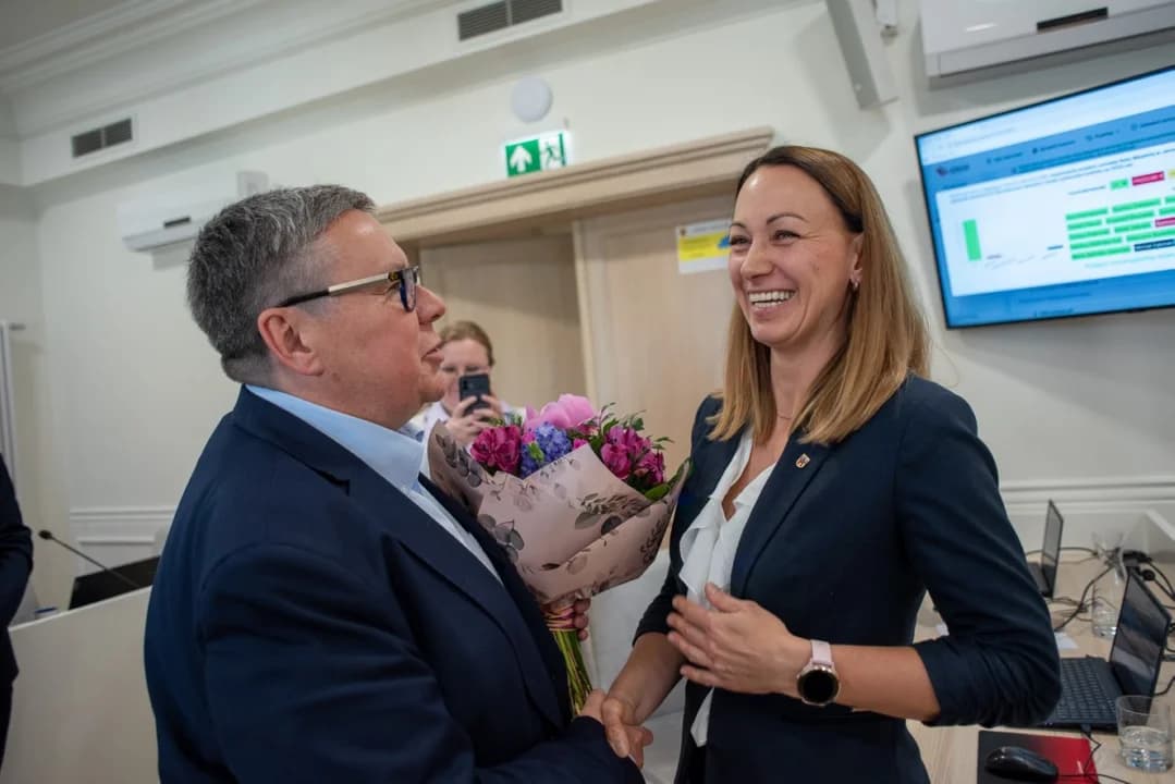 Radni nie mają zaufania do burmistrza, choć finanse oceniają dobrze. Posypały się zarzuty, wspomniano o referendum [ZDJĘCIA]