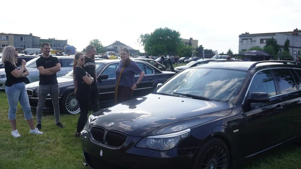 Zlot BMW w Dobrzycy. Sporo fanów bawarek z naszego terenu  [ZDJĘCIA] — zdjęcie 3 z 128