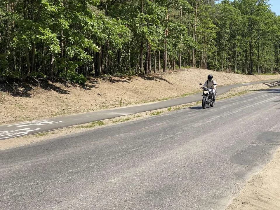 Zakończyła się budowa ścieżki rowerowej z Jarocina do Roszkowa. Powiat pozyskał dodatkowe pieniądze na tę inwestycję [ZDJĘCIE] — zdjęcie 6 z 8