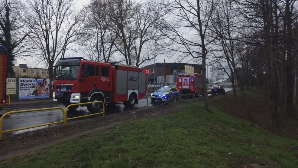 Motocyklistka w szpitalu, służby w akcji. W Jarocinie doszło do wypadku, są utrudnienia [ZDJĘCIA] — zdjęcie 3 z 5