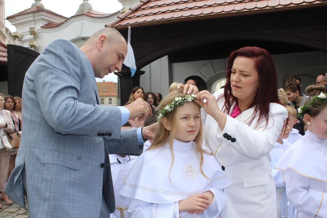 Uroczystość Pierwszej Komunii Świętej w parafii św. Marcina w Jarocinie [ZDJĘCIA]