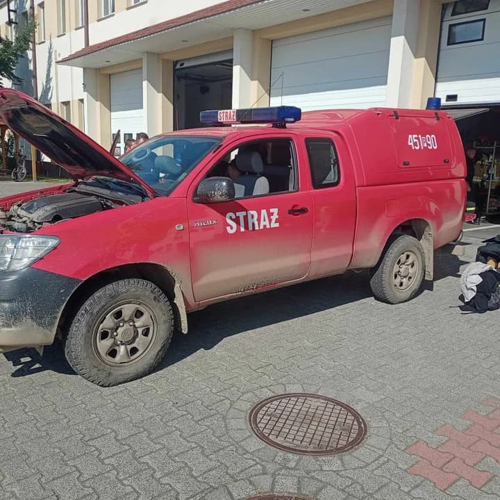 Strażakom bardzo przydał się zabrany na zalane tereny sprzęt — zdjęcie 2 z 41