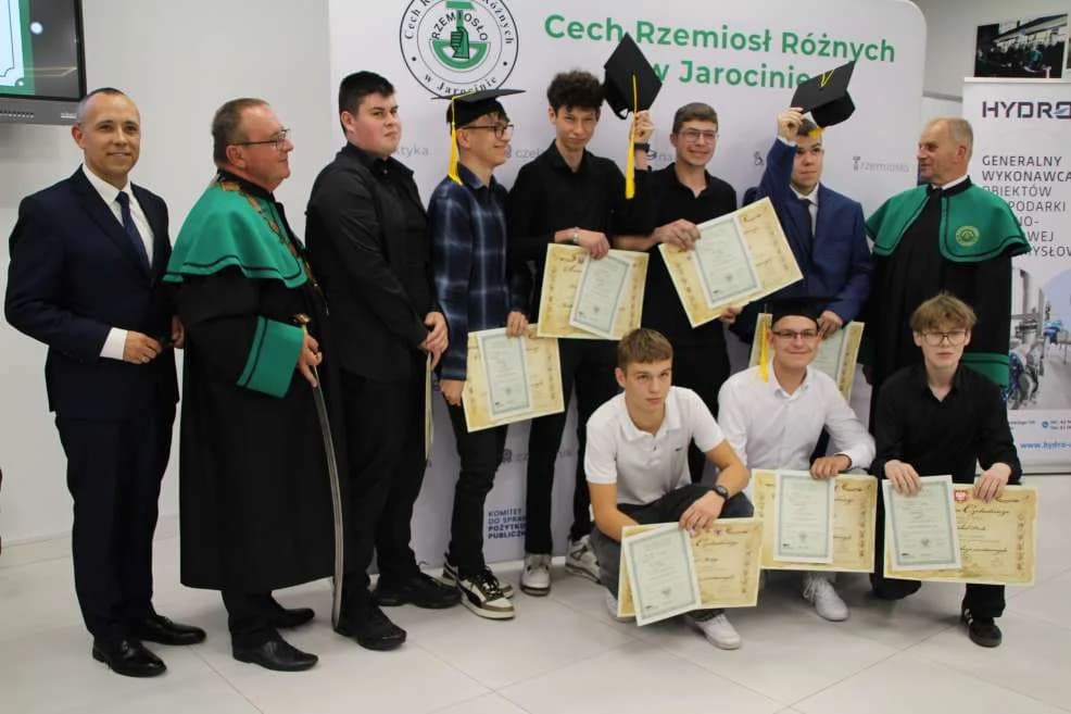W Jarocinie odbyła się uroczysta ceremonia Wyzwolin Czeladniczych, czyli przejścia z ucznia na czeladnika [ZDJĘCIA, SONDA]