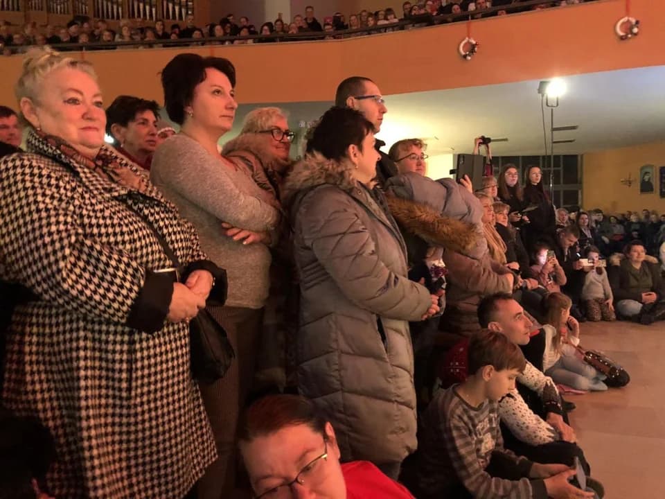 Jarociniacy kolędowali razem z góralami. Koncert na 90-lecie franciszkanów — zdjęcie 3 z 135