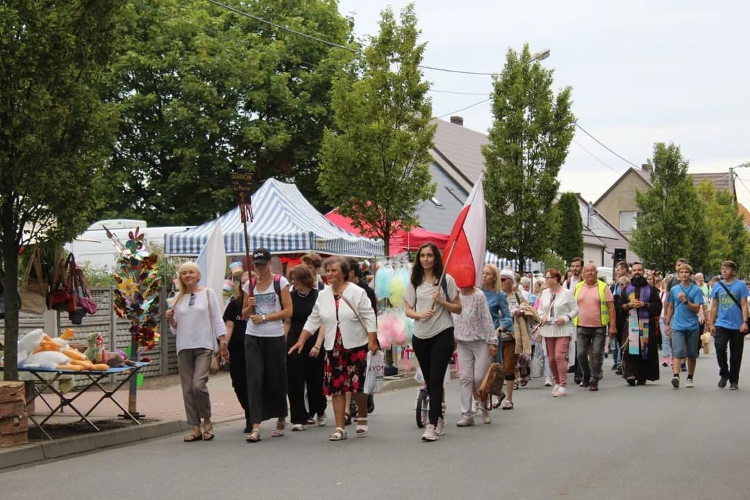 Odpust Matki Bożej Pocieszenia w Golinie z grupami pielgrzymów [2023] — zdjęcie 3 z 264