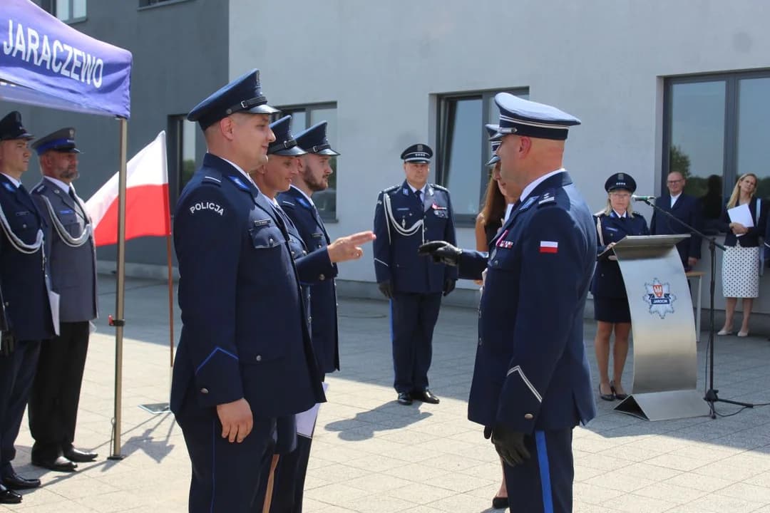 Święto Policji w Jarocinie. Policjanci odebrali awanse, padła ważna zapowiedź na 2027 rok