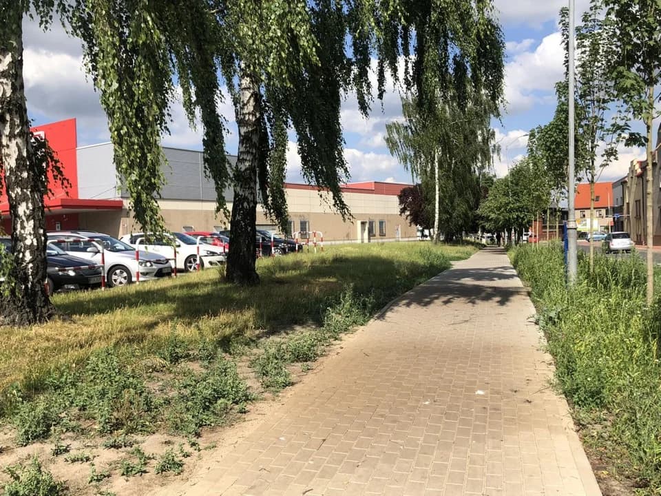 Nowe ekoprzystanki w Jarocinie. Co z wiatami przy ul. Dąbrowskiego i Siedlemińskiej? — zdjęcie 2 z 19