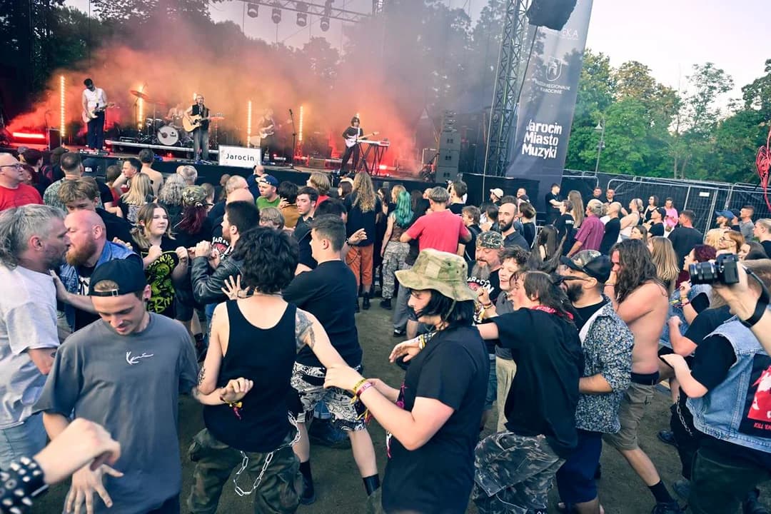 Trwa finał Wielkopolskich Rytmów Młodych w jarocińskim amfiteatrze [ZDJĘCIA]