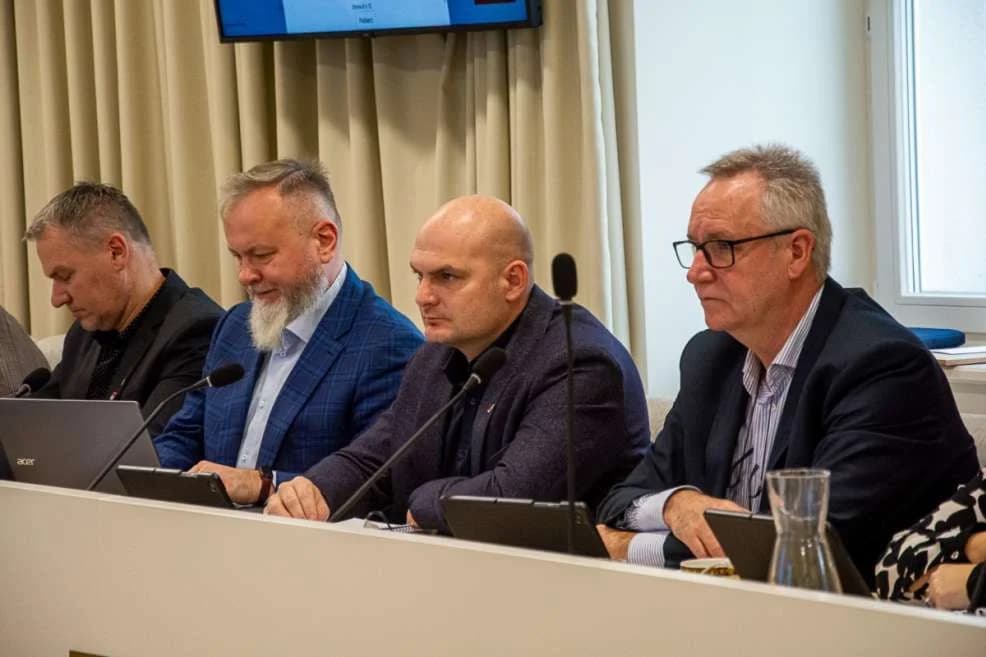 Sesja Rady Miejskiej w Jarocinie (18 grudnia 2024 r.) — zdjęcie 5 z 40