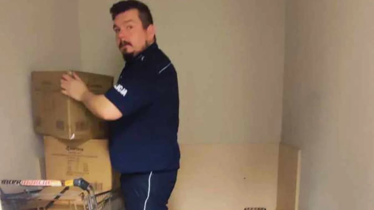 W nocy jechali jedną z ulic Jarocina wózkami sklepowymi z kradzionym towarem. Wypatrzyli ich policjanci