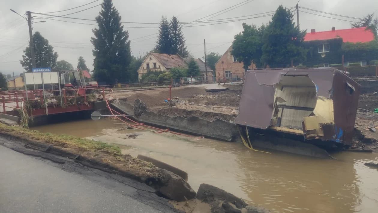 Jarocińscy strażacy walczą ze skutkami powodzi na południu Polski