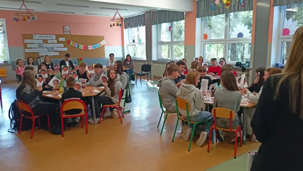 Ważne spotkanie w gminie Kotlin. Samorządy uczniowskie dyskutowały o hejcie — zdjęcie 6 z 31