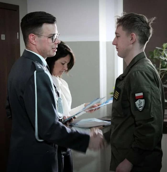 Maturzyści z klas mundurowych ZSP nr 2 w Jarocinie zakończyli naukę przedmiotów profilowych — zdjęcie 5 z 36