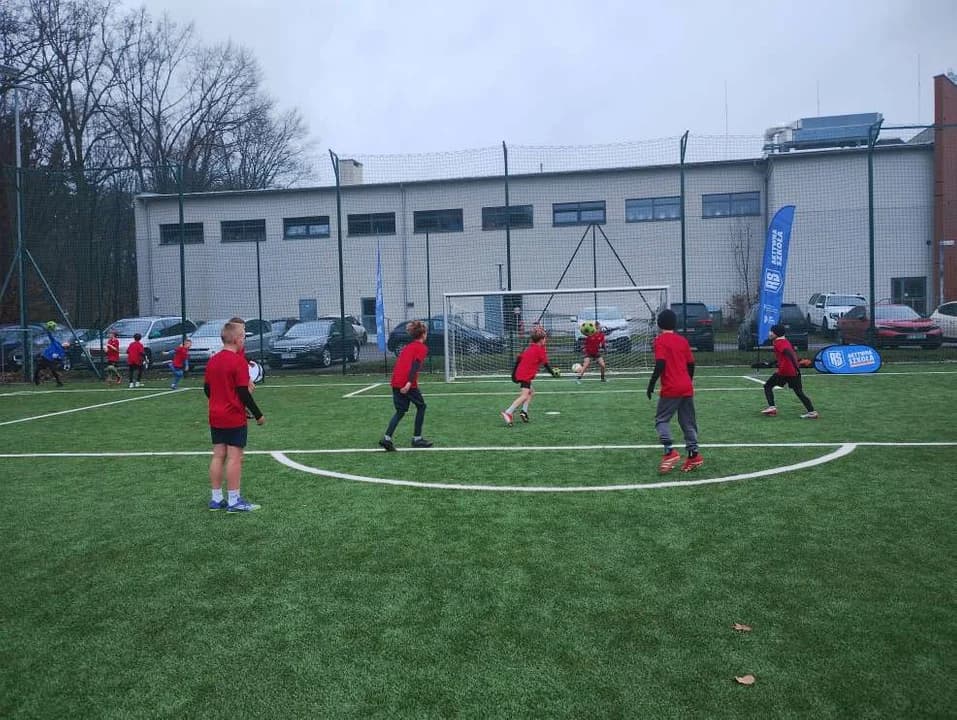 Sukces uczniów jarocińskiej „piątki” w Finale Ogólnopolskiego Turnieju „Z Orlika na Stadion” [ZDJĘCIA, SONDA]