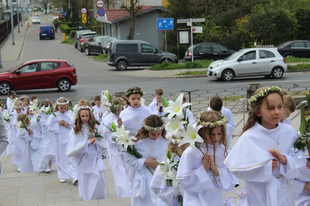 Pierwsza uroczystość Pierwszej Komunii Świętej w Jarocinie [ZDJĘCIA]