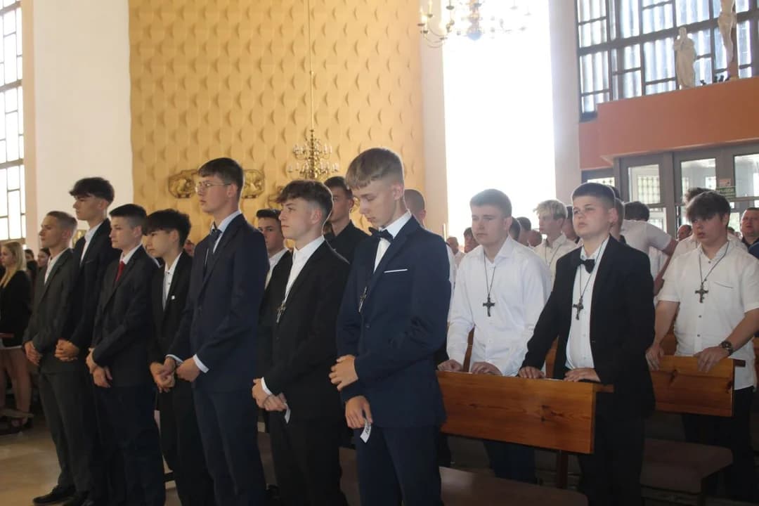 Bierzmowanie na odpuście ku czci św. Antoniego Padewskiego u franciszkanów w Jarocinie [ZDJĘCIA] — zdjęcie 2 z 93