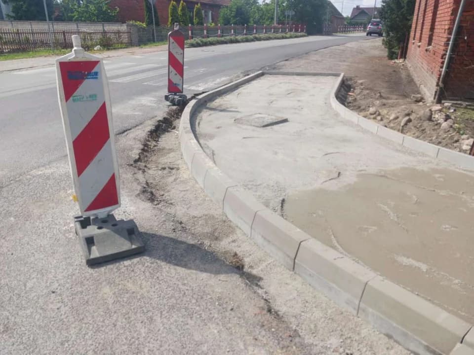 Budowa chodnika do cmentarza w Sławoszewie — zdjęcie 1 z 2