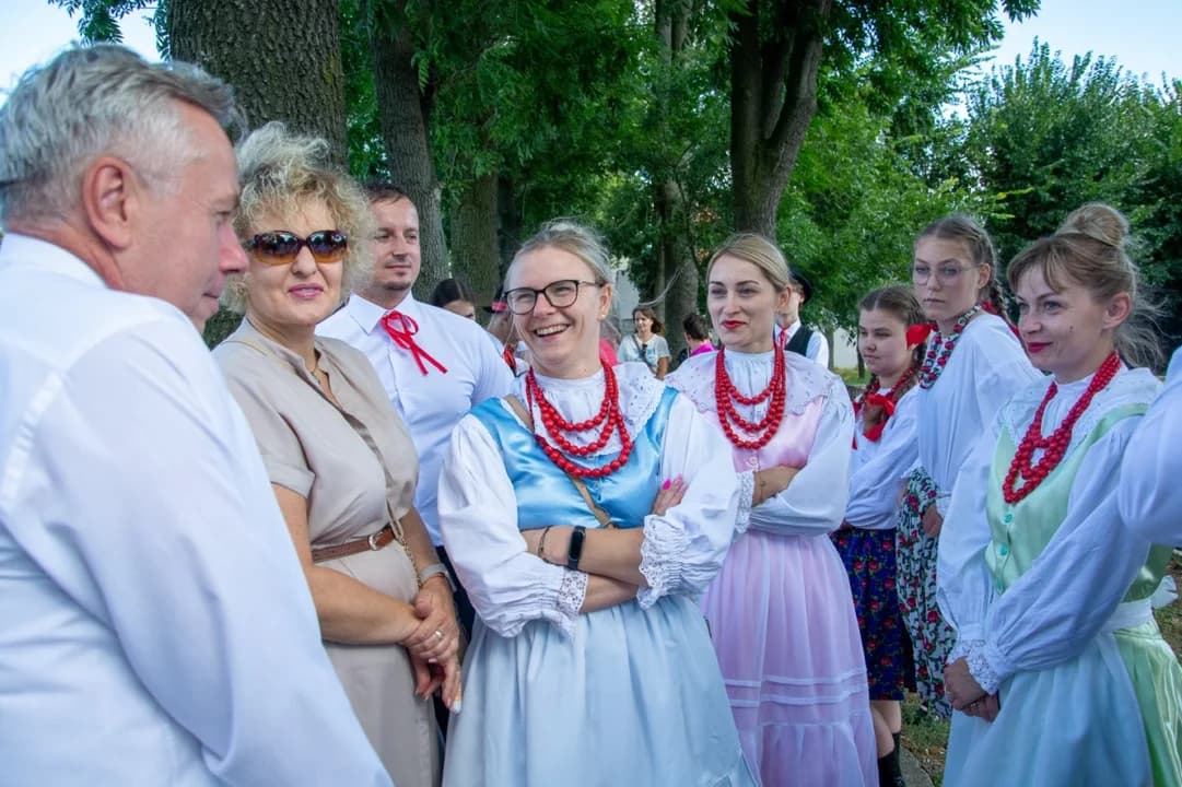 Każdy dostał bochenek chleba. Dożynki w Noskowie [ZDJĘCIA] — zdjęcie 3 z 81