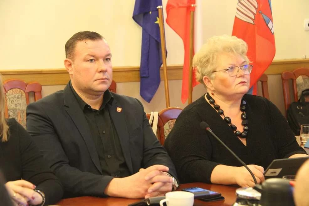Wyrok sądowy przyczyną zmian. Doświadczony radny musiał oddać mandat debiutantce [ZDJĘCIA] — zdjęcie 5 z 16