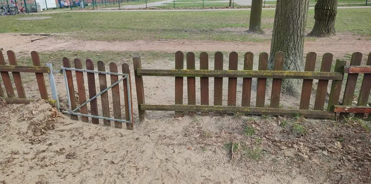 Place zabaw w Jarocinie. Mieszkańcy domagają się interwencji — zdjęcie 4 z 10