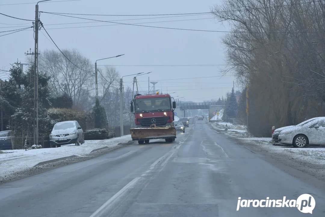Trudne warunki na naszych drogach. Od nocy służby w akcji