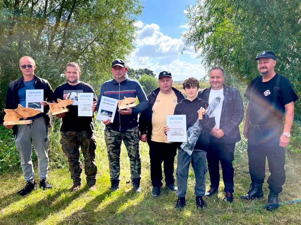 Serca uczestników i kibiców skradł przede wszystkim Jan Śmiejczak, członek Młodzieżowej Drużyny Pożarniczej w Nowym Mieście nad Wartą. Jako młody adept strażackiej służby nie przestraszył się starszych kolegów i odważnie stanął z nimi do równej walki nad wodą, za co zebrał ogromne brawa oraz życzenia kolejnych sukcesów w szeregach MDP i na łowiskach.