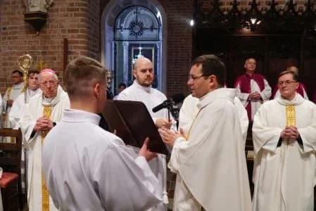 Diakon z naszego terenu przyjął święcenia kapłańskie. Został też skierowany na nową parafię — zdjęcie 5 z 16