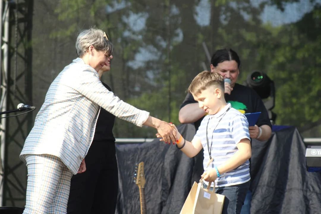 Premiera nowej piosenki Tomasza Jankowskiego. Nagrali ją finaliści Festiwalu Piosenki Młodzieżowej — zdjęcie 6 z 302