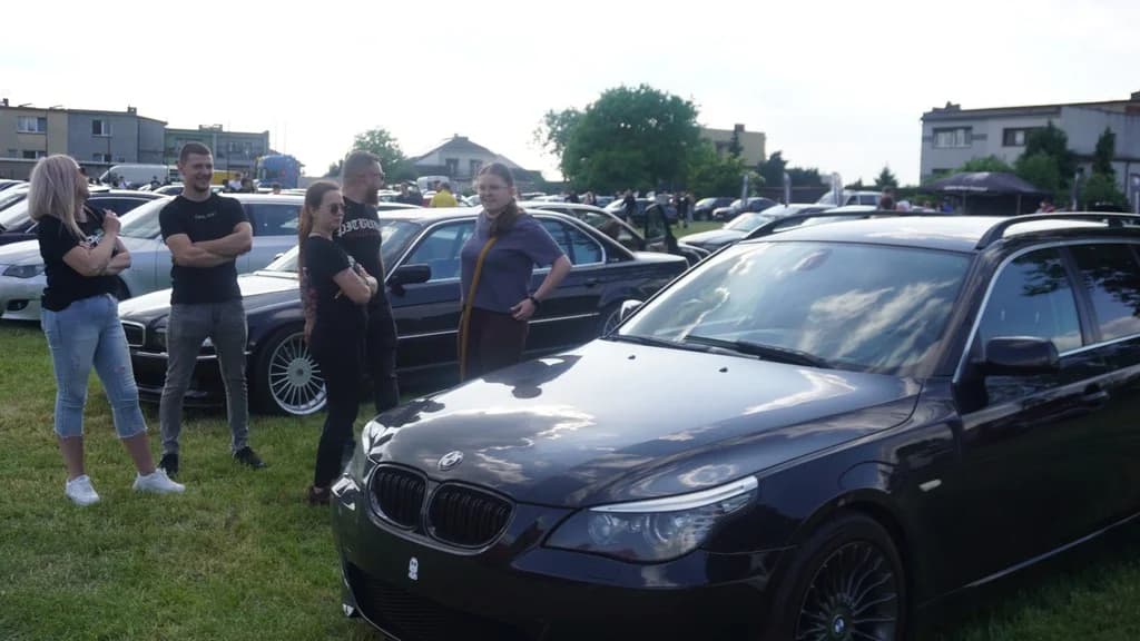 Zlot BMW w Dobrzycy. Sporo fanów bawarek z naszego terenu  [ZDJĘCIA] — zdjęcie 4 z 128