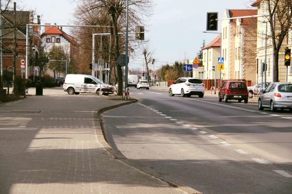 Wizytacja władz na odcinku al. Niepodległości w Jarocinie przeznaczonym do modernizacji — zdjęcie 4 z 4
