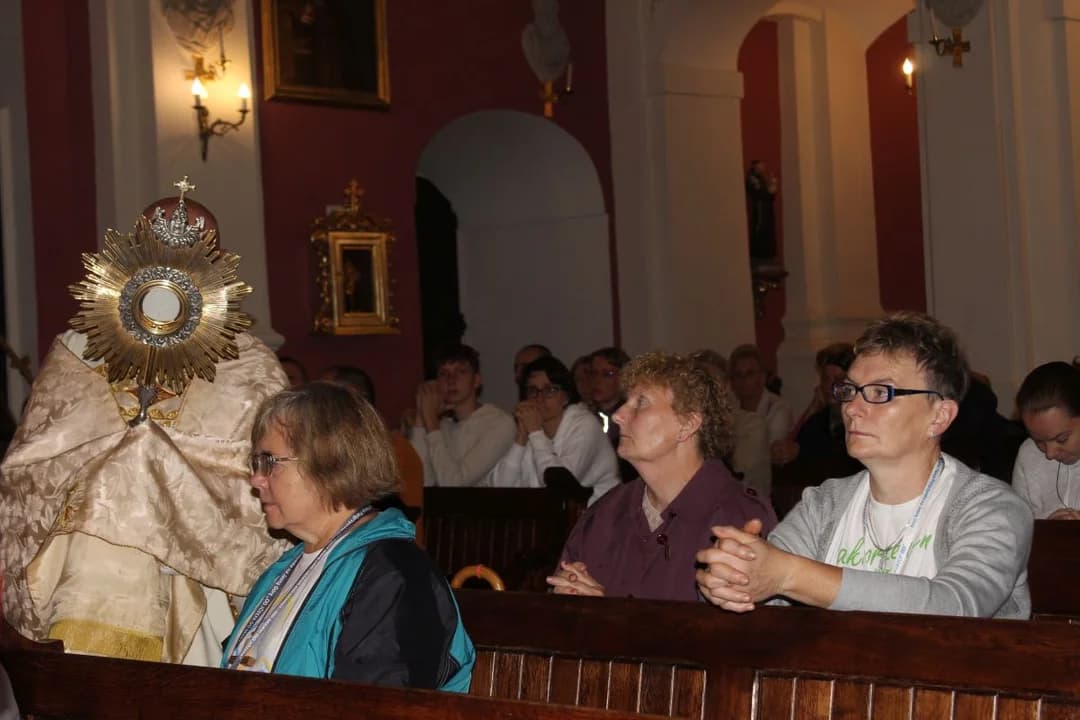 Pielgrzymi z Jarocina wyruszyli na Jasną Górę w strugach deszczu [ZDJĘCIA] — zdjęcie 6 z 84