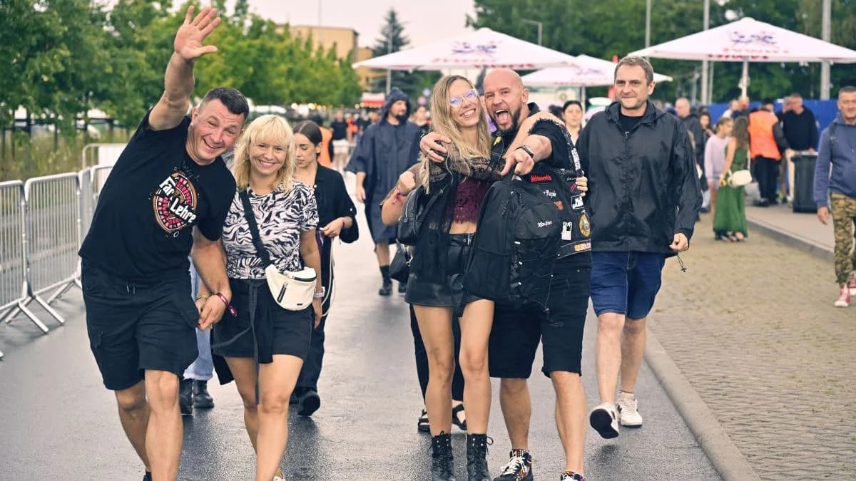 Tak bawiliście w błocie i deszczu podczas pierwszego dnia Jarocin Festiwal 2026
