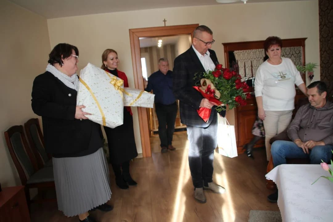 Państwo Majsnerowscy przeżyli razem 70 lat. Z życzeniami do dostojnych jubilatów przybył burmistrz Jaraczewa — zdjęcie 3 z 54