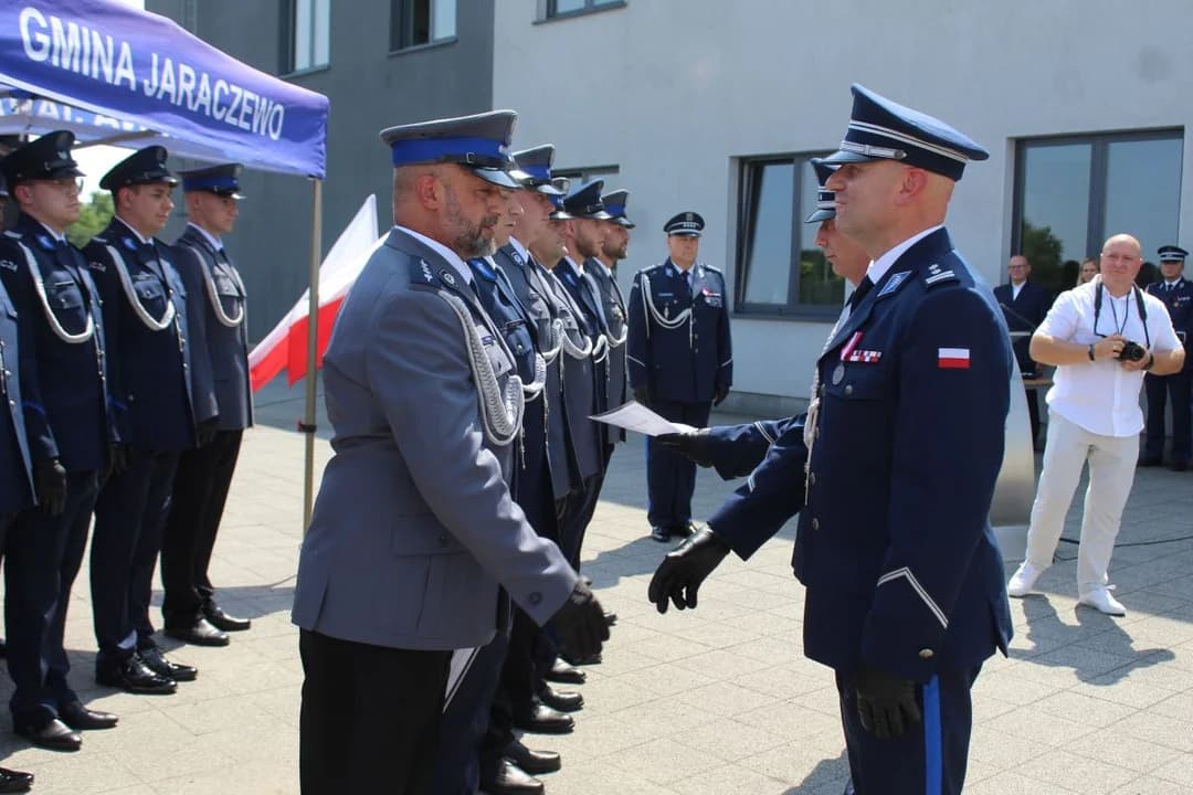 Święto Policji w Jarocinie. Policjanci odebrali awanse, padła ważna zapowiedź na 2027 rok
