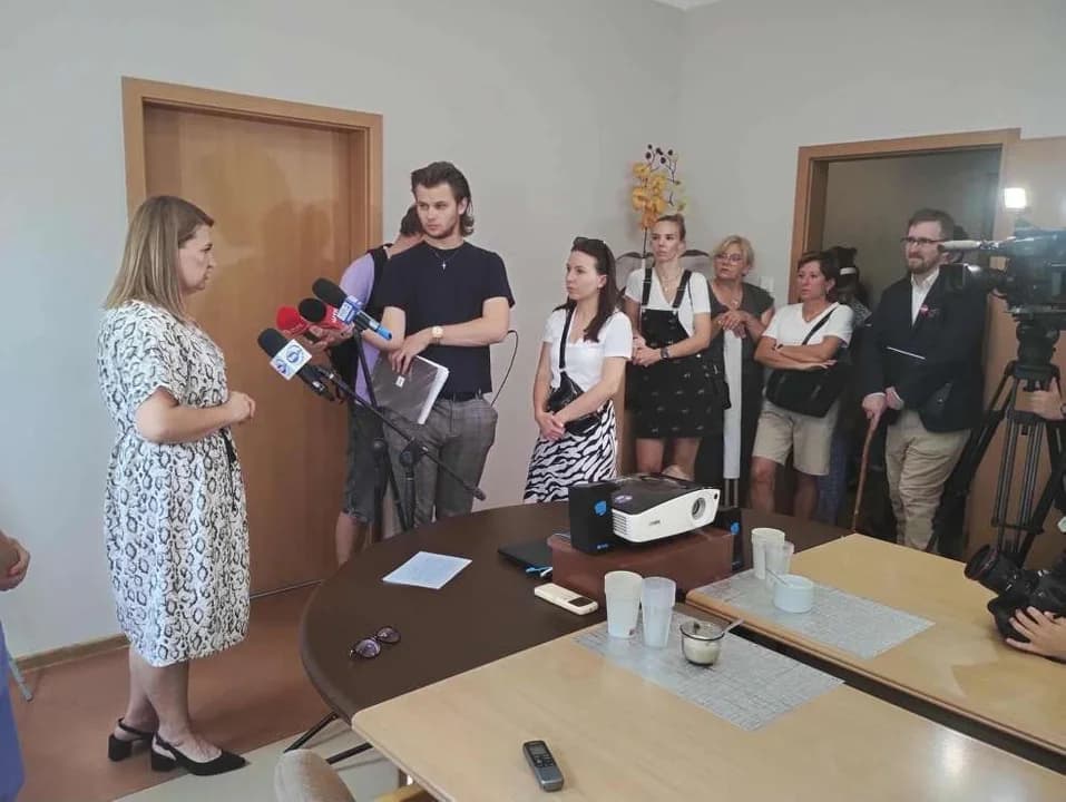 Protest przed Szpitalem Powiatowym w Jarocinie — zdjęcie 5 z 9