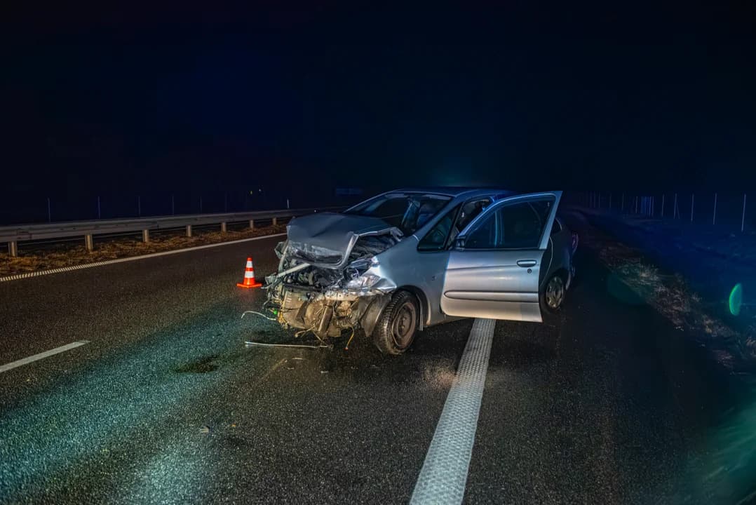 Ślisko na drogach. Na obwodnicy Jarocina doszło do pięciu kolizji. Utrudnienia trwały kilka godzin