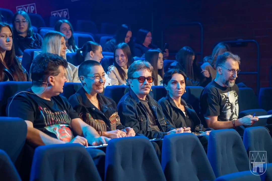 Jury obraduje w tym roku składzie: Renata Przemyk, Oliwia Kopcik, WaluśKraksaKryzys, Sebastian Pluta oraz Tomasz Jankowski.