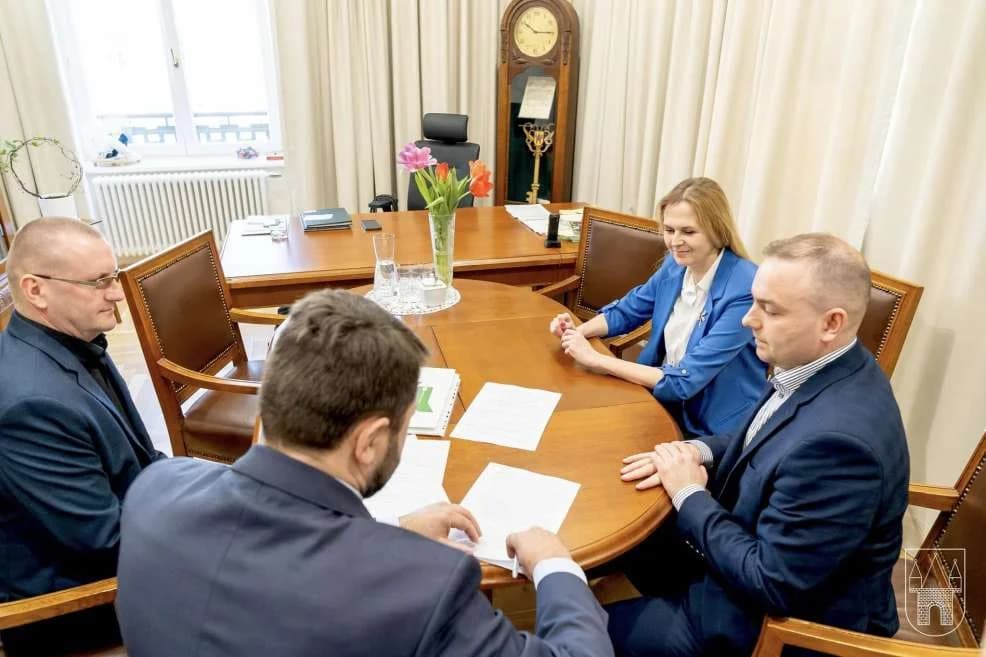 Jarocińskie Linie Autobusowe zamówiły dwa nowe autobusy. Kiedy wyjadą na ulice Jarocina? [ZDJĘCIA, SONDA]