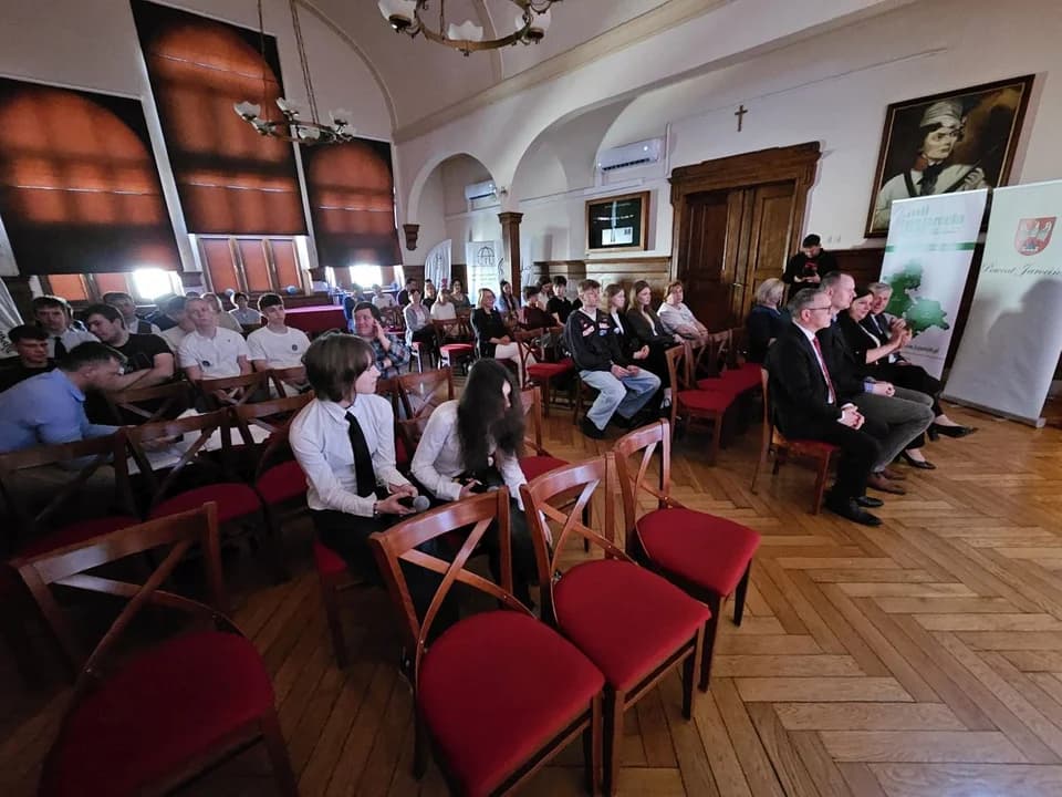 Regionalna Olimpiada Geograficzna w Jarocinie. O zwycięstwo rywalizuje 30 uczniów — zdjęcie 3 z 51
