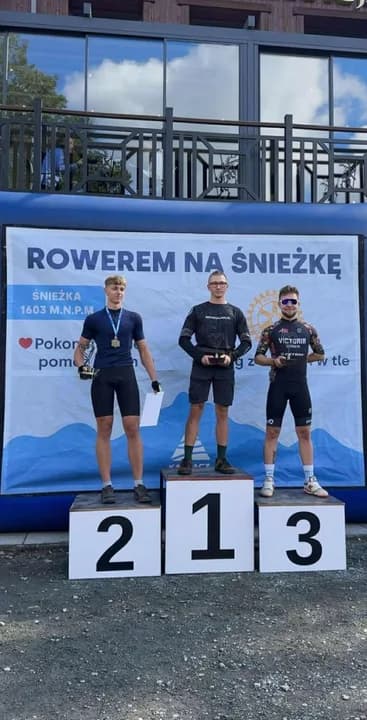 Jarociniacy wjechali rowerami na Śnieżkę [ZDJĘCIA] — zdjęcie 4 z 4