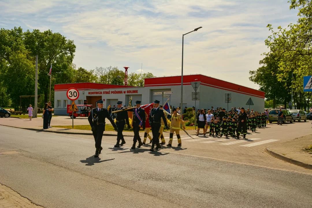 Ślubowanie Młodzieżowych i Dziecięcych Drużyn Pożarniczych w Golinie — zdjęcie 3 z 106