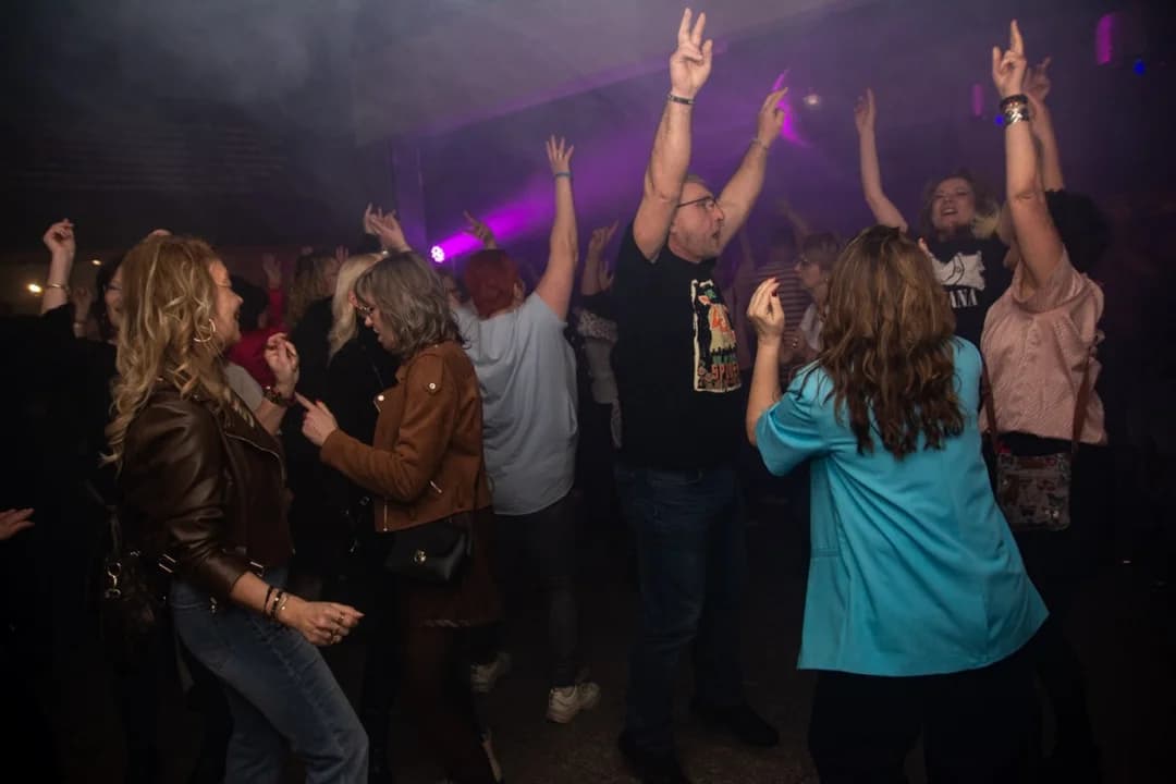 "Dyskoteka jak za dawnych lat" w Jarocińskim Ośrodku Kultury — zdjęcie 1 z 54