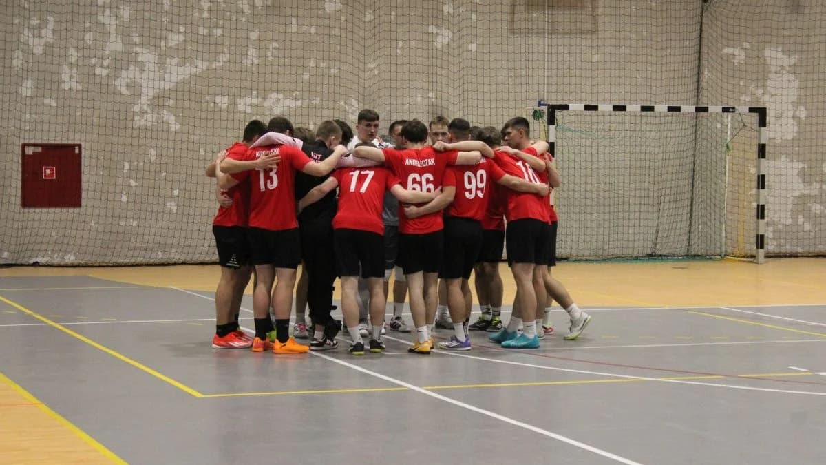 W dwunastej kolejce Jarocińskiej Ligi Halowej Piłki Nożnej hitowym spotkaniem było starcie Active Team Stęgosz z Fort Boys Team