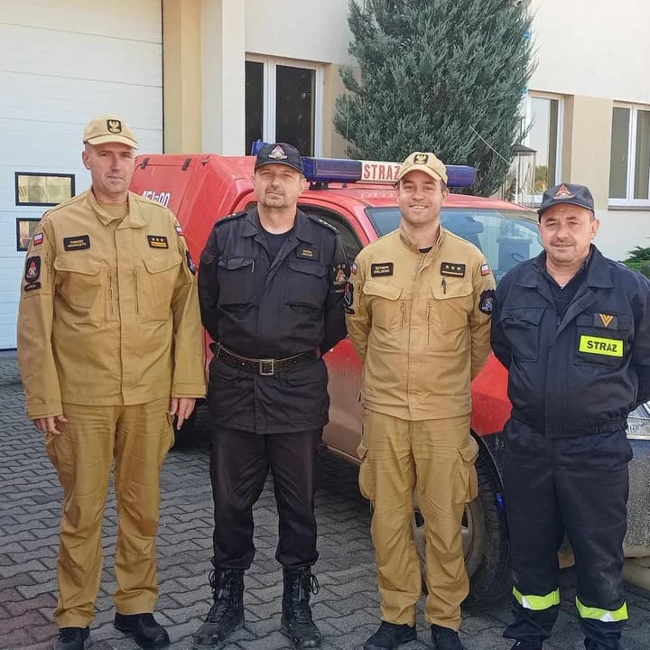 Zmęczeni, ale w poczuciu dobrze spełnionego obowiązu, strażacy wrócili do domu — zdjęcie 4 z 41
