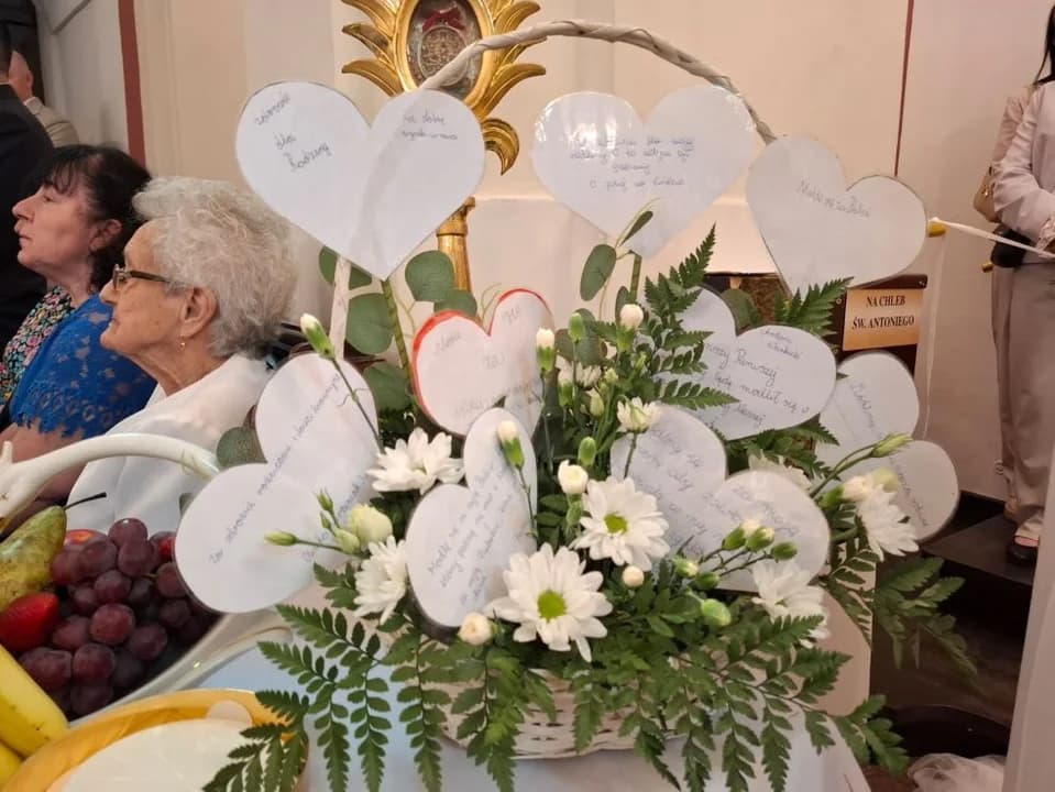 Pierwsza Komunia Święta w parafii św. Marcina w Jarocinie — zdjęcie 3 z 77