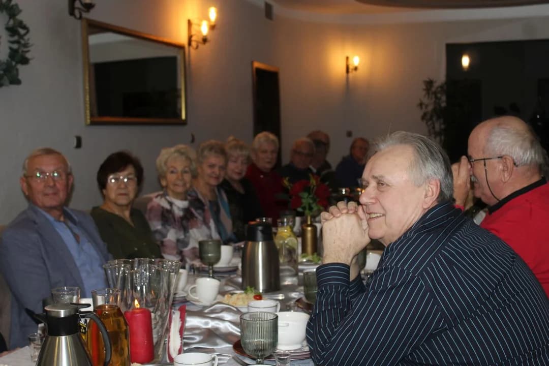 Emeryci i renciści z NSZZ "Solidarność" świętowali 35-lecie działalności koła w Jarocinie [ZDJĘCIA] — zdjęcie 2 z 78