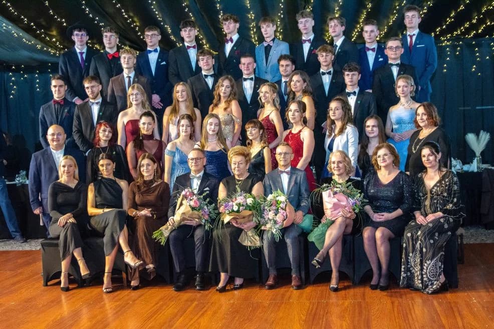 Studniówka LO w Jarocinie cz.3 — zdjęcie 5 z 63