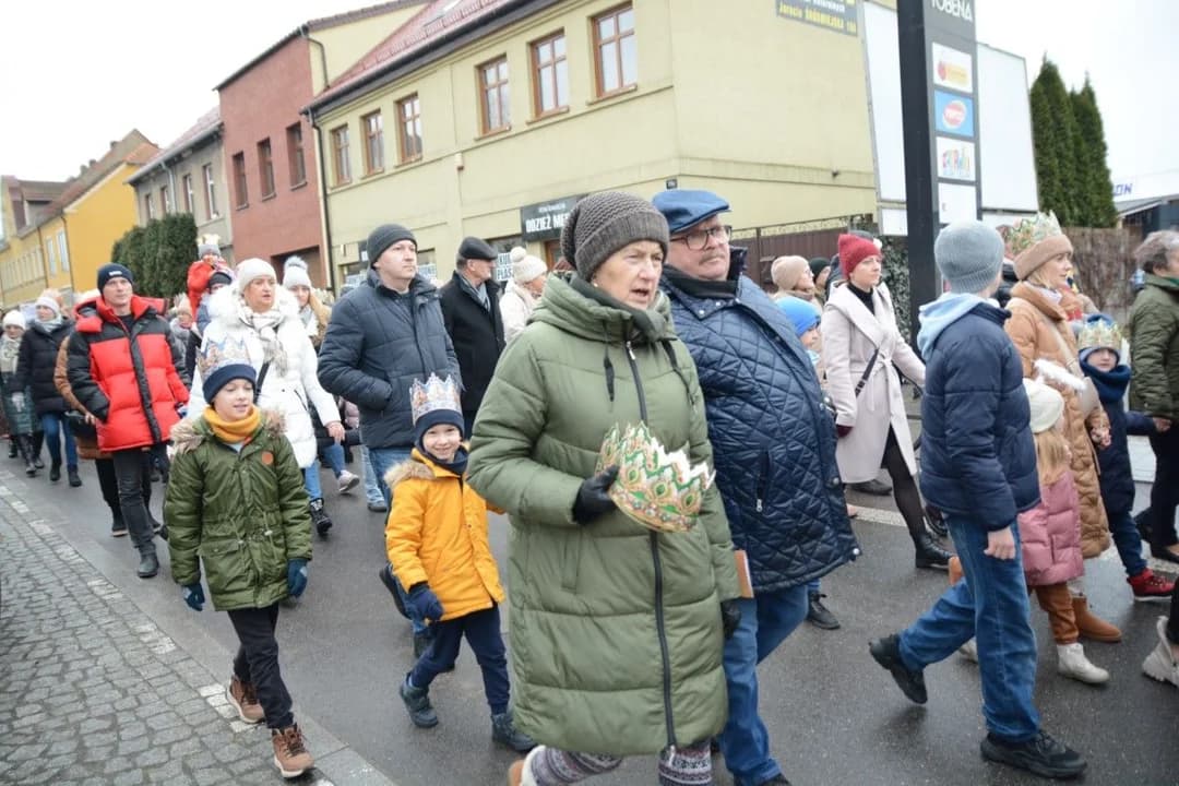 14. Jarocińskie Kolędowanie z Orszakiem Trzech Króli. Najwięcej było przedszkolaków  [ZDJĘCIA]