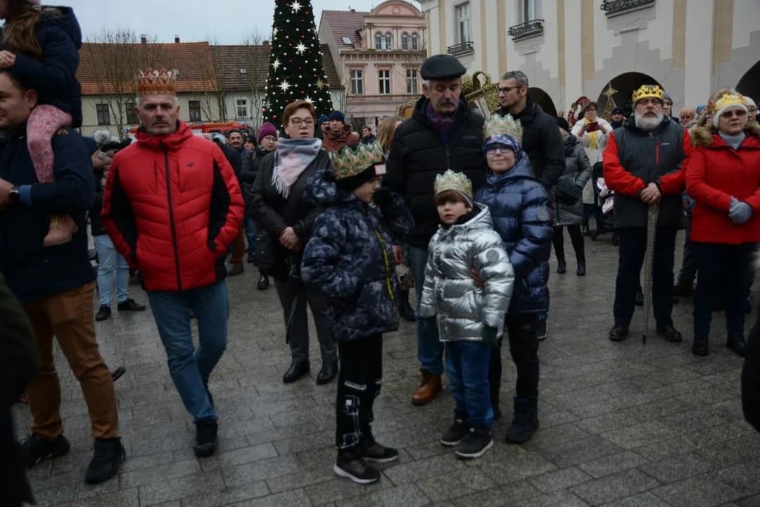 14. Jarocińskie Kolędowanie z Orszakiem Trzech Króli. Najwięcej było przedszkolaków  [ZDJĘCIA]